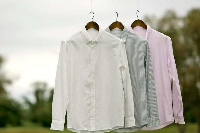 並んだシャツ